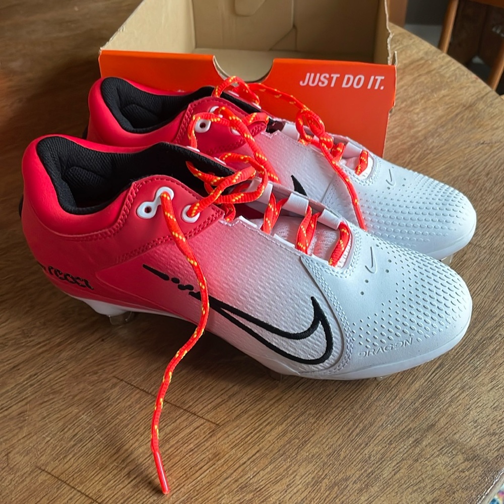 Nike W Hyperdiamond 4 Elite softball cleat
